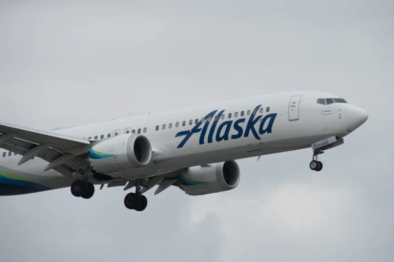 Alaska Airlines expands Paine Field services Alaska Airlines expands Paine Field services